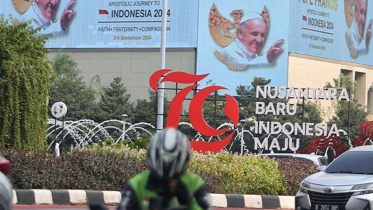 Kunjungannya ini merupakan pertama kali seorang Paus ke Indonesia dalam lebih dari 30 tahun terakhir. Foto: merdeka.com / Angga Yuniar