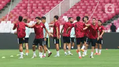 Pemain timnas Indonesia melakukan latihan resmi jelang pertandingan Kualifikasi Piala Dunia 2026 zona Asia di Stadion Utama Gelora Bung Karno, Senayan, Jakarta, Rabu (5/6/2024). (Liputan6.com/Herman Zakharia)