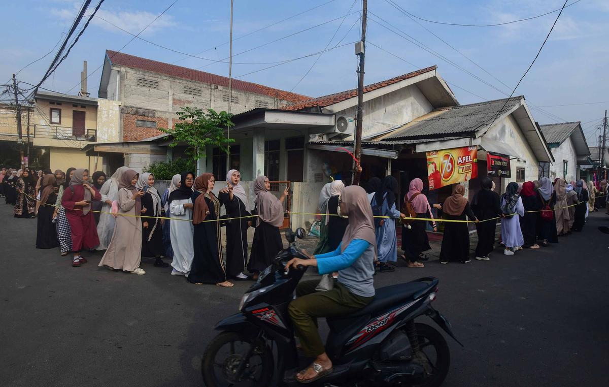 FOTO: Meriah! Siswa Merayakan Hari Santri dengan Doa dan Pawai Kebersamaan