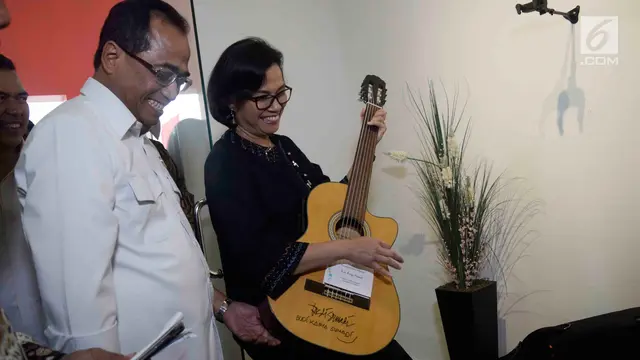 Sri Mulyani dan Budi Karya Buka Lelang Barang Koleksi Pejabat