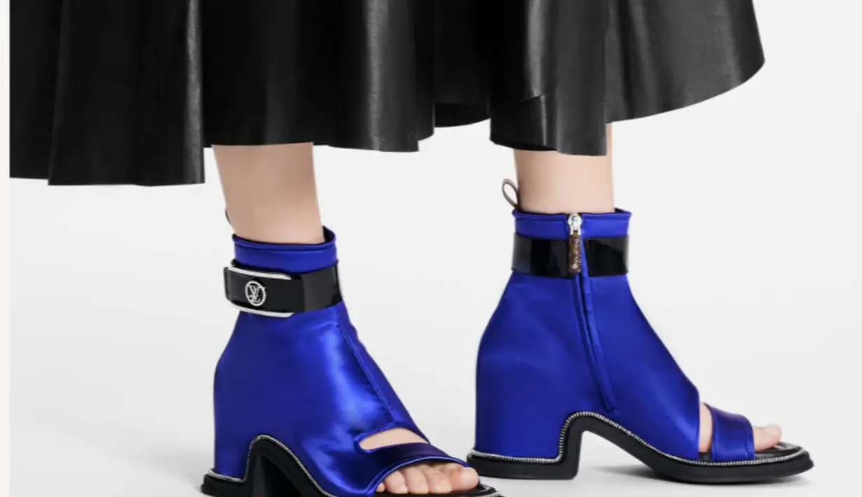 Sepatu ini juga memiliki hak tinggi yang tetap nyaman dan mudah dikenakan saat berjalan. (Instagram/Louis Vuitton).