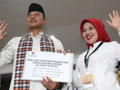 Agus Harimurti Yudhoyono dan Sylviana Murni resmi mendaftar ke KPUD Jakarta sebagai pasangan Cagub dan Cawagub DKI Jakarta 2017, Jumat (23/9). Agus dan Sylviana diusung oleh Partai Demokrat, PKB, PPP, dan PAN.(Liputan6.com/Immanuel Antonius)