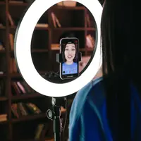 Efek bandwagon, fenomena ikut-ikutan (foto: Pexels/Ivan Samkov)