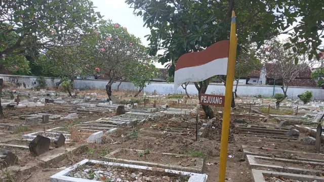 Salah satu sudut pemakamann Karangkajen yang terletak di kawasan Brontokusuman, Mergangsan, Kota Yogyakarta. Di sini, dimakamkan sejumlah tokoh penting di era sebelum kemerdekaan hingga era revolusi. (Liputan6/Nurul Diva dan Rizal)