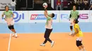 Aksi Raffi Ahmad (tengah) di Turnamen Olahraga Selebriti Indonesia (TOSI) yang berlangsung di Kelapa Dua Sport Center, Tangerang, Minggu (13/10/2024).