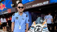 Selebgram sekaligus pengusaha Juragan 99 terbang ke Italia untuk menonton MotoGP Misano World Circuit Marco Simoncelli. Ia mengajak pekerja bengkel. (Foto: Dok. Instagram @juragan_99)