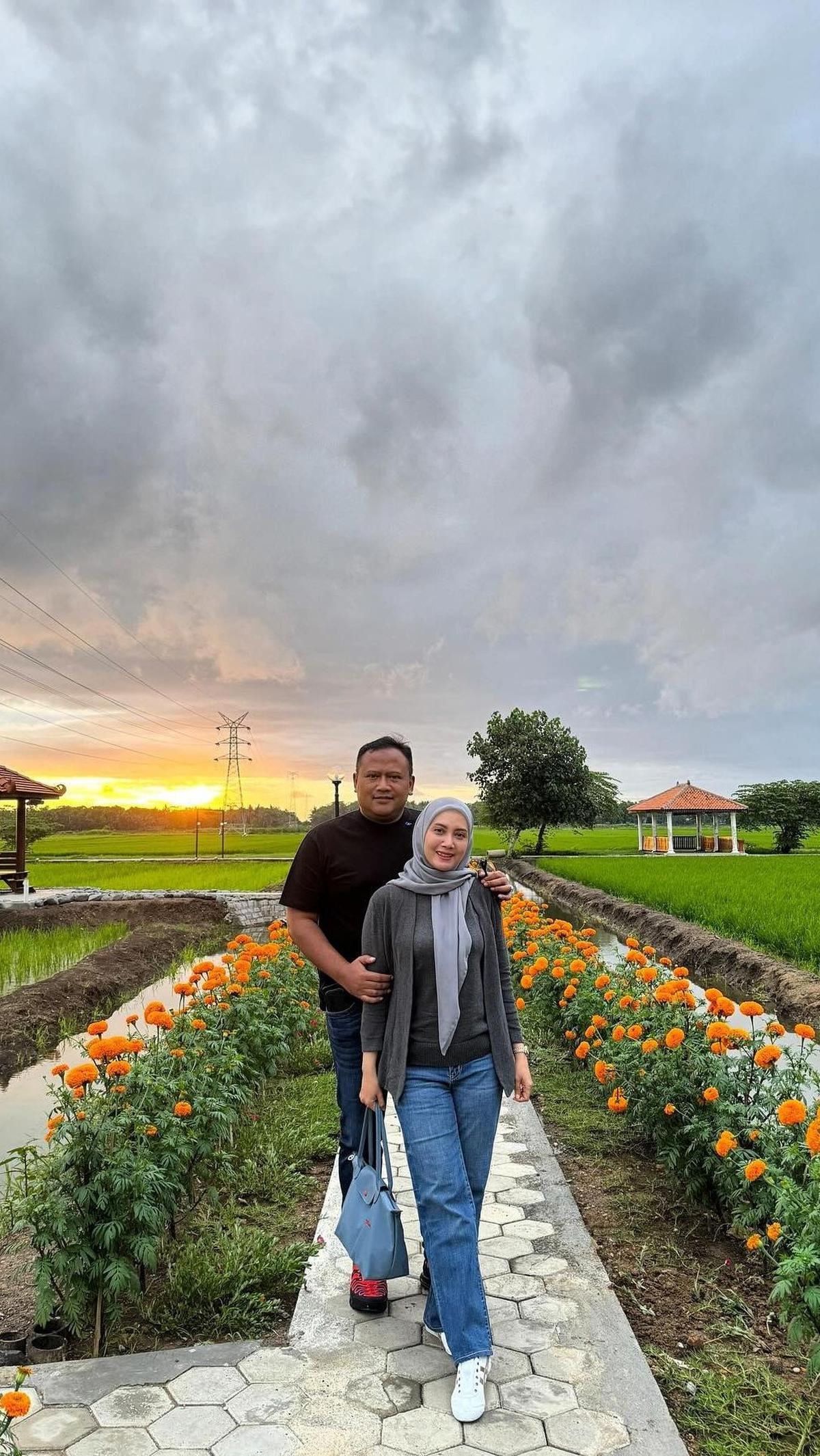 "Saat itu aku merasa orang yang paling beruntung di dunia ini karena mendapatkanmu," sambungnya.&nbsp;<br>