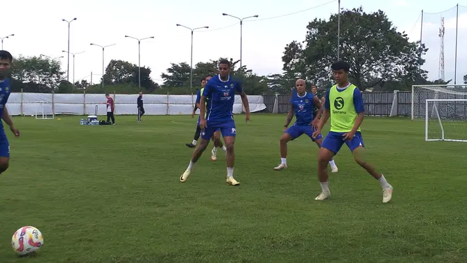 Latihan Perdana Persib Bandung: 4 Pemain Masih Absen, Siapa Saja?