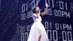Pesona Tiara di atas panggung memang memukau. Menggunakan pakaian serba putih membuatnya terlihat sangat anggun. Pelantun lagu Gemintang Hatiku ini tidak pernah gagal membius penonton dengan penampilannya. (Liputan6.com/IG/@tiaraandini)