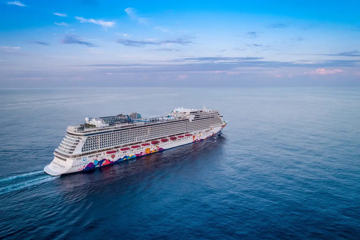 Kapal Pesiar World Dream