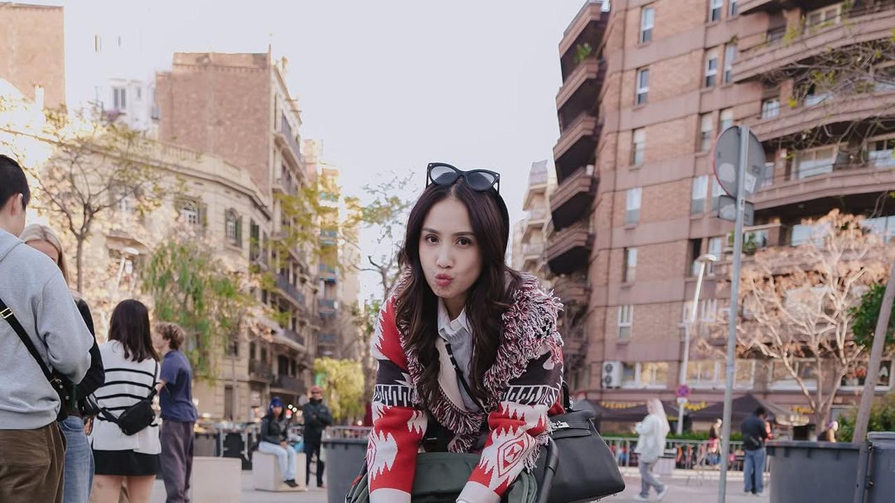 Potret Rayyanza Liburan ke Spanyol Bareng Nagita Slavina, Ngedate Berdua Hingga Cosplay Anak Tunggal