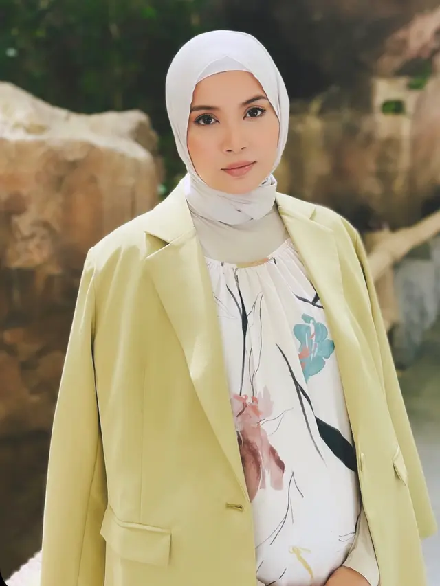 Segera Melahirkan, Ini 7 Potret Baby Bump Shenty Feliziana Istri Reuben Elishama