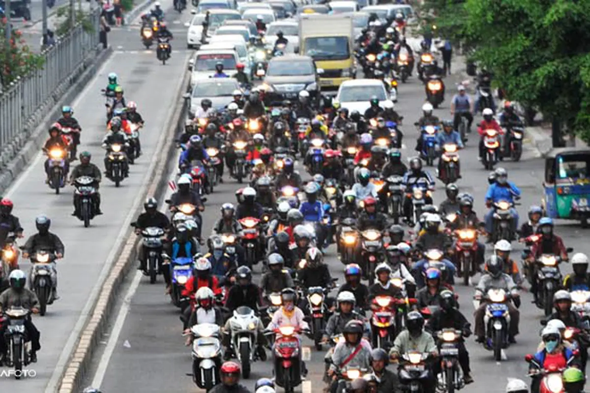 lalulintas-macet-130923a.jpg