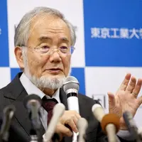 Yoshinori Ohsumi, profesor Tokyo Institute of Technology, berbicara dalam konferensi pers setelah memenangkan Nobel Prize untuk bidang ilmu pengobatan di Tokyo Institute of Technology di Tokyo, Jepang, Senin (3/10/2016). (via: Antaranews)