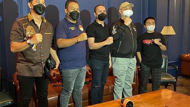 Lelang cincin berlian yang digelar Ressa Herlambang dan IPMI dimenangkan oleh Hendrik Pro Bike (ist)