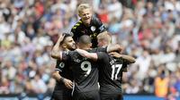 Para pemain Manchester City merayakan gol Gabriel Jesus ke gawang West Ham United pada pekan pertama Liga Inggris 2019-2020 di London Stadium, Sabtu (10/8/2019). (AP Photo/Kirsty Wigglesworth)