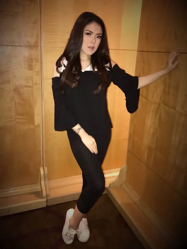 [Bintang] Tina Toon