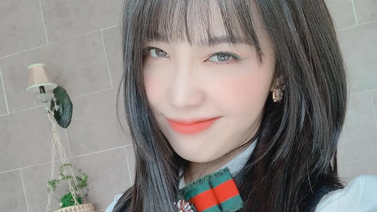Jung Eun Ji Apink. (Instagram/ https://www.instagram.com/artist_eunji/)