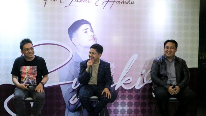 Syakir Daulay saat perkenalan lagunya Fa Lakal Hamdu