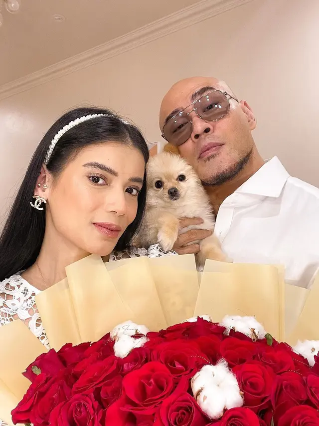 Momen Perayaan Anniversary Deddy Corbuzier dan Sabrina, Ajak Azka Double Date. (Sumber: Instagram/sabrinachairunnisa_)