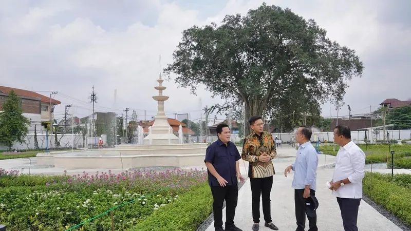 Menteri BUMN Erick Thohir, Menteri Investasi Bahlil Lahadalia dan Menteri Sekretariat Negara Pratikno mengunjungi lokasi Taman Pura Kemangkunegaraan di Solo hari ini, Minggu (20/11/2022)).