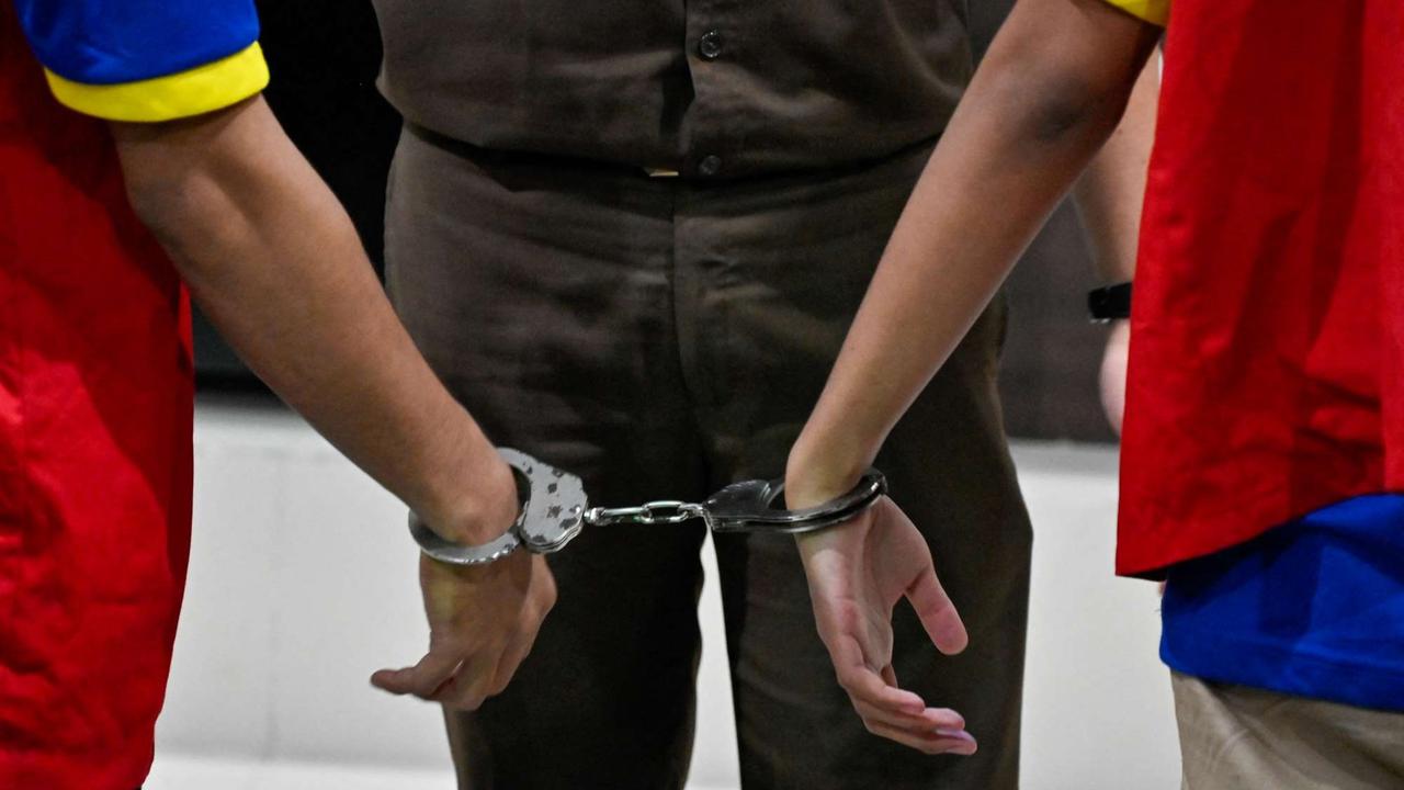 Pasangan gay di Aceh dijatuhi hukuman cambuk