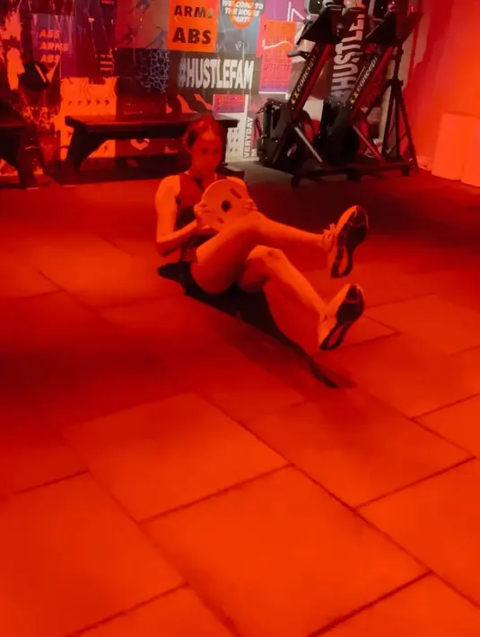 <p>(Instagram/anyageraldine)</p>