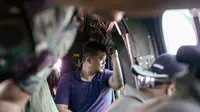 Gubernur Bobby Salurkan Bantuan ke Tapanuli Pakai Helikopter, Pastikan Distribusi Logistik Menjangkau Wilayah Terisolasi