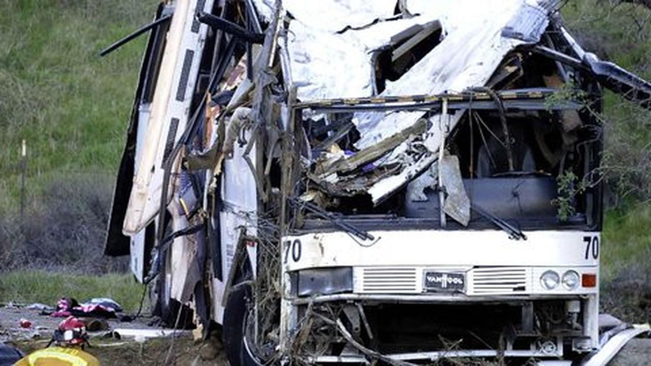Tabrakan bus dengan truk fuso di Madiun, sopir & penumpang tewas