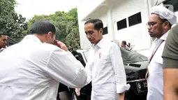 Presiden Joko Widodo saat tiba di RSPAD Gatot Soebroto, Jakarta, Kamis (10/10/2019). Jokowi menjenguk Menko Polhukam Wiranto akibat penyerangan oleh pria yang terpapar paham radikalisme di Pandeglang, Banten. (merdeka.com/Iqbal S. Nugroho)