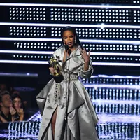 Melihat kondisi RiRi (panggilan untuk Rihanna) yang saat ini baru putus dengan Drake, nampaknya menjadi berita baik untuk Chris Brown, yang sejak lama sudah megharapkan RiRi kembali. (AFP/Bintang.com)