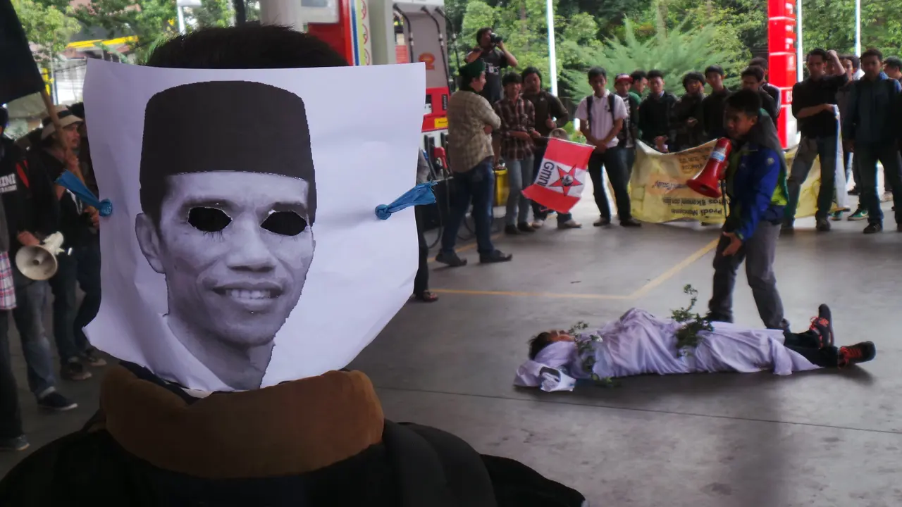 Ada Pocong Tolak BBM Naik, SPBU Dago Terpaksa Ditutup
