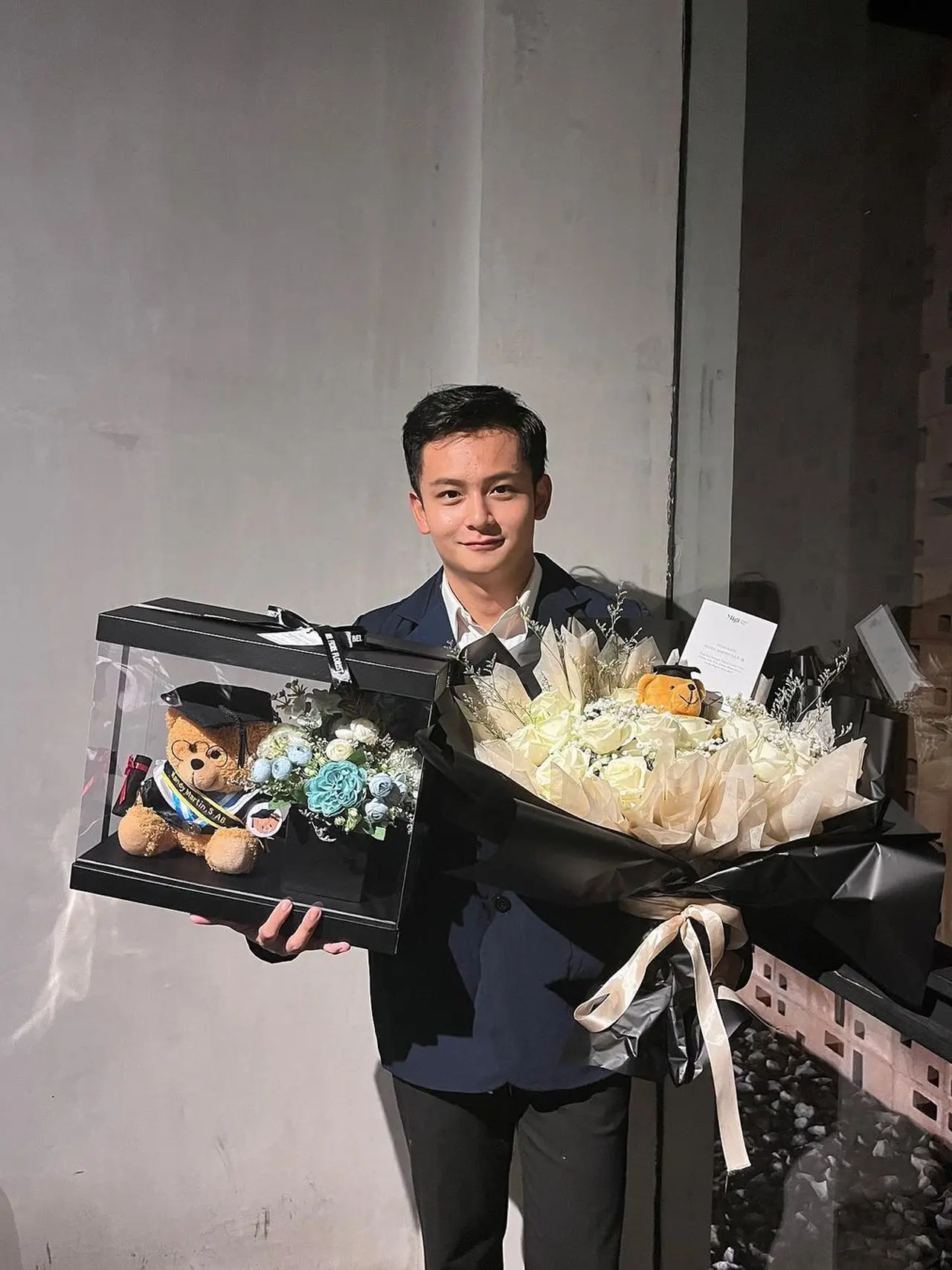 7 Potret Momen Kelulusan Randy Martin Jadi Sarjana, Kenang Masa ...
