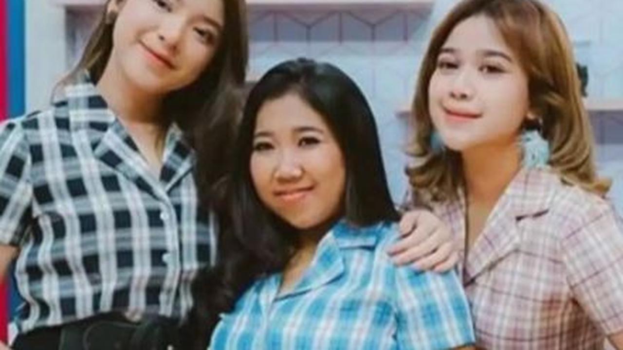 Selain bernyanyi, Jodie, Kiky, dan Tiara juga kerap melakukan cover lagu-lagu KPop. 

Ketiganya juga menari sekaligus bernyanyi layaknya artis-artis negeri ginseng itu.