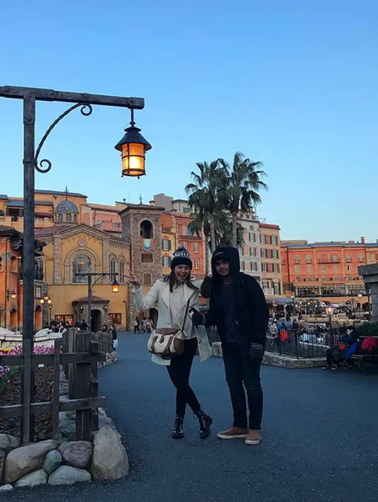 Meski senang bisa liburan bareng keluarganya, mantan istri Ben Kasyafani itu merasakan kesedihan lantaran putrinya, Sienna Ameerah Kasyafani tidak bisa bersama. (Instagram/marshanda99)