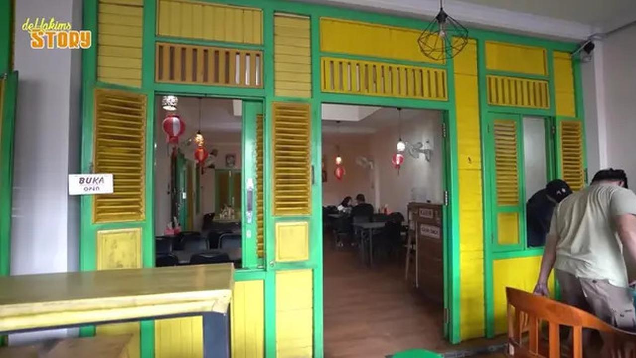 Intip Interior Warung Makan Ayah Ayu Ting Ting, Kental Nuansa Betawi