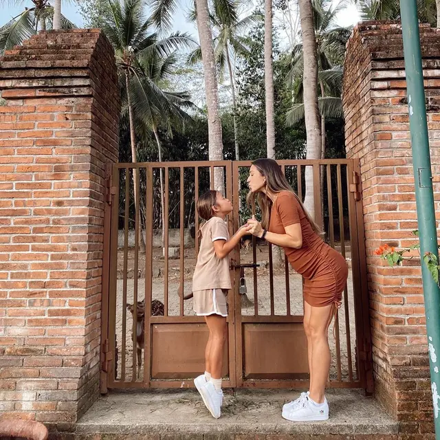 6 Momen Seru Babymoon Jennifer Bachdim Menanti Buah Hati Ketiga