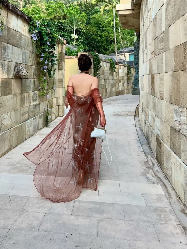 7 Potret Shaloom Razade Jadi Bridesmaid Pakai Kebaya dan Dress Ini Tampil Menawan