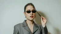 6 Pose Raisa Tetap Kerja di Liburan Natal dan Tahun Baru 2026: Memang Ada Apa Harus Libur? Ya Kerjalah