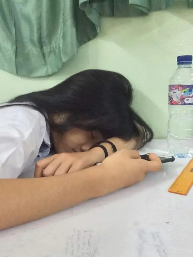 Potret jadul Fuji yang sering ketiduran di sekolah (Foto: instagram @fuji_an)