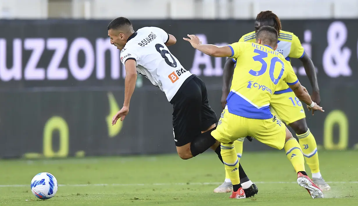 Juventus berhasil mengalahkan Spezia 3-2 setelah sempat tertinggal di awal babak kedua. (AP/Tano Pecoraro)