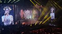 Taeyeon menghelat konser solo bertajuk The The Tense di Indonesia Arena, Jakarta, dengan menggandeng promotor lokal Dyandra Global Edutainment. (Liputan6.com/Ratnaning Asih)