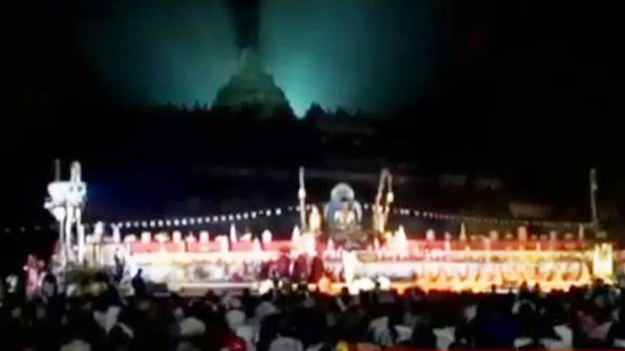 VIDEO: Ribuan Umat Buddha Rayakan Waisak di Borobudur