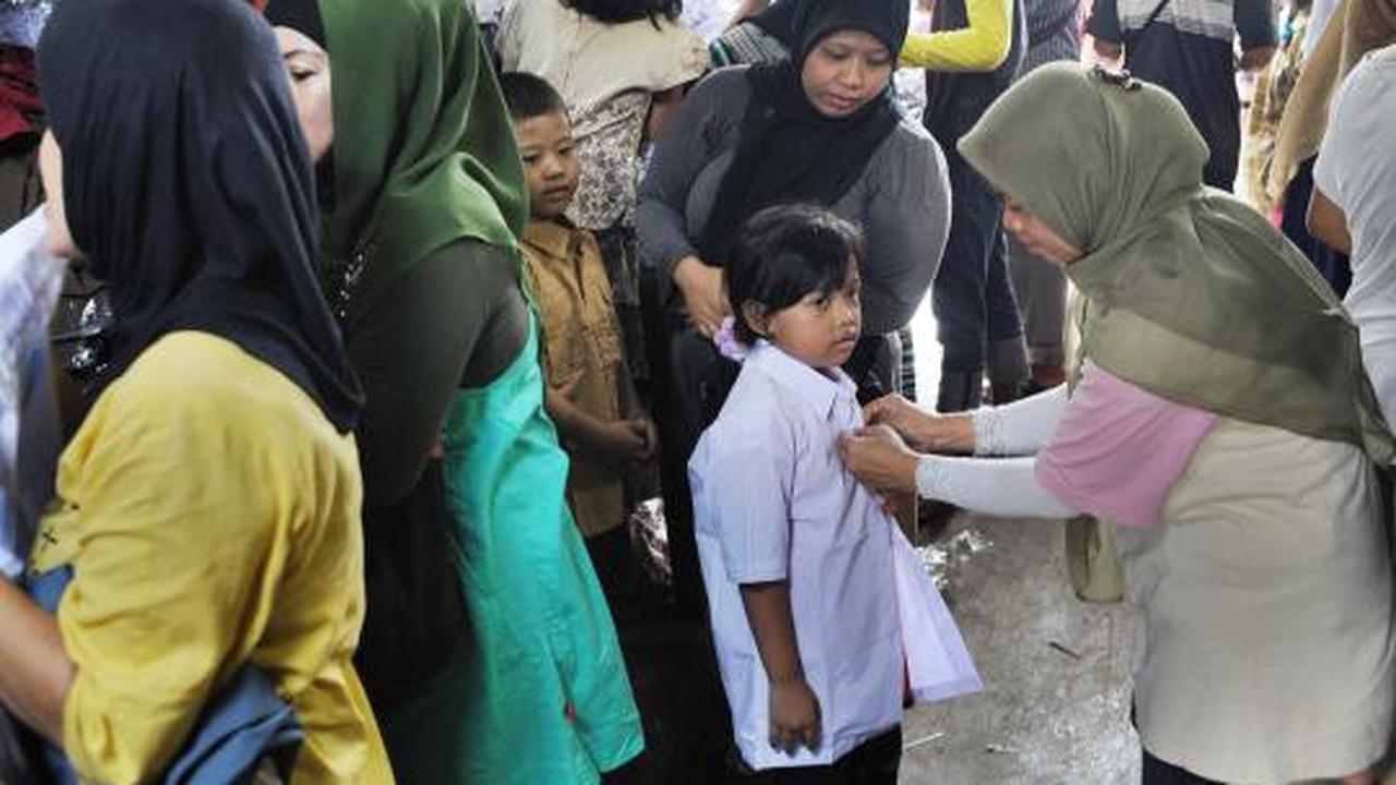 Berburu seragam sekolah di Pasar Jatinegara