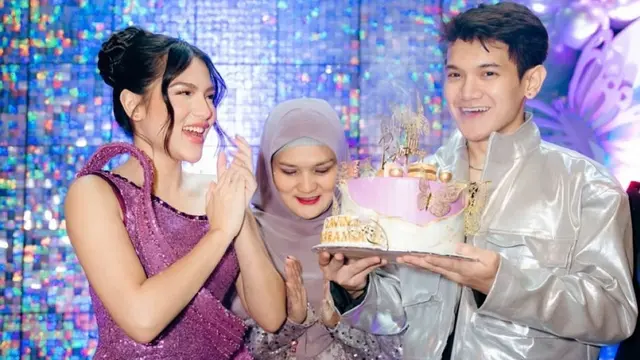 Saudara Kembar Davina Karamoy