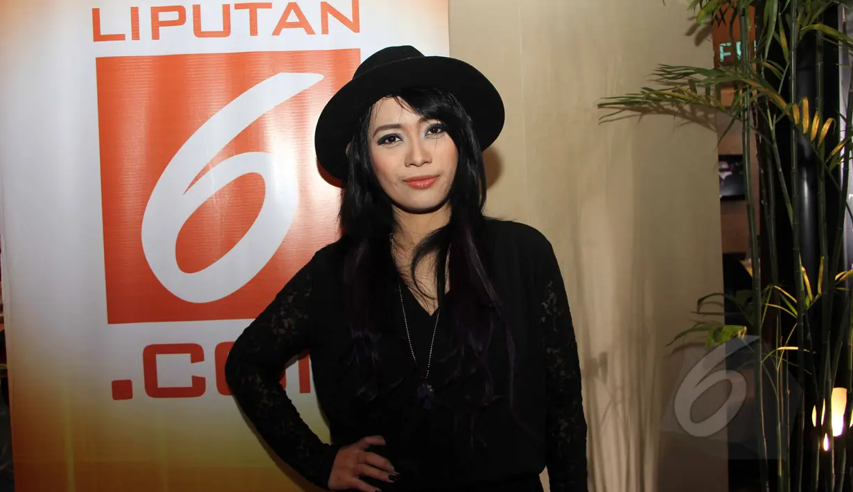 Ahli metafisika Citra Prima saat menghadiri acara gala premier Film Tuyul di Epicentrum, Kuningan, Jakarta, Kamis (9/4/2015). (Liputan6.com/Helmi Afandi)