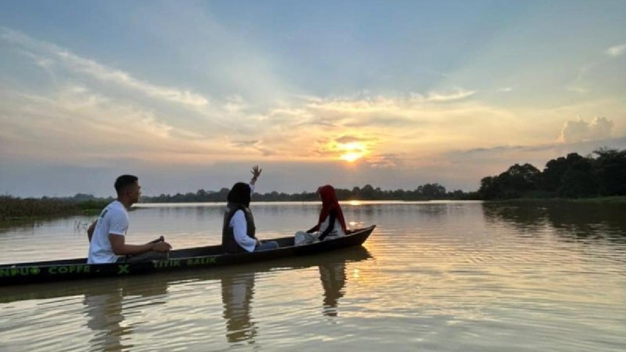 Inovasi Anak Muda Jambi: Sulap Danau Teluk Jadi Destinasi Wisata Perahu Menarik