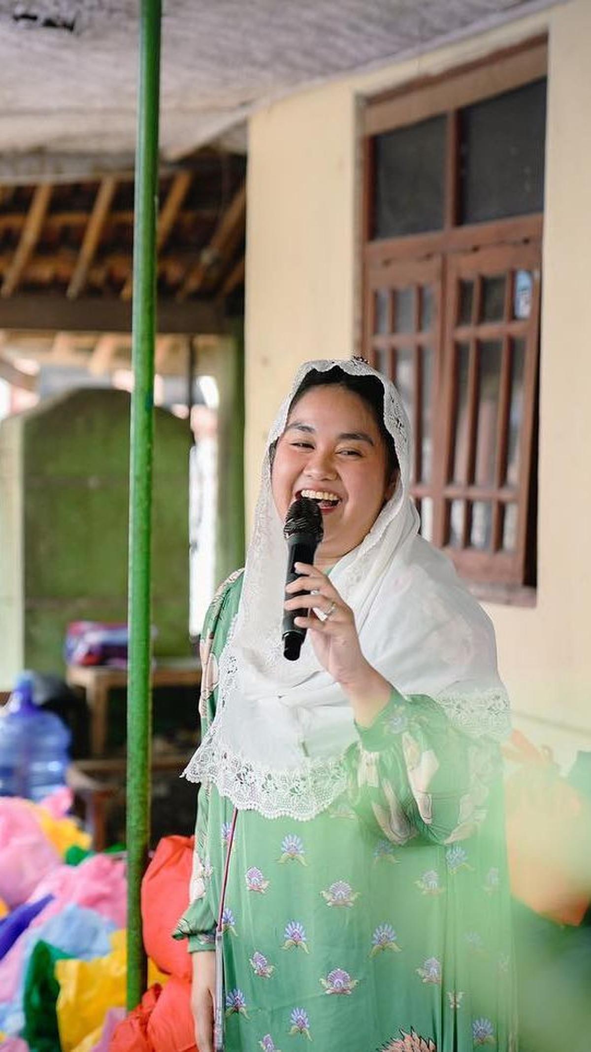 Istri dari Iptu Ariq Arsyam ini memang dikenal aktif berselancar di media sosial. Tak jarang Farah membagikan momen saat dirinya melakukan aktivitas. <br>