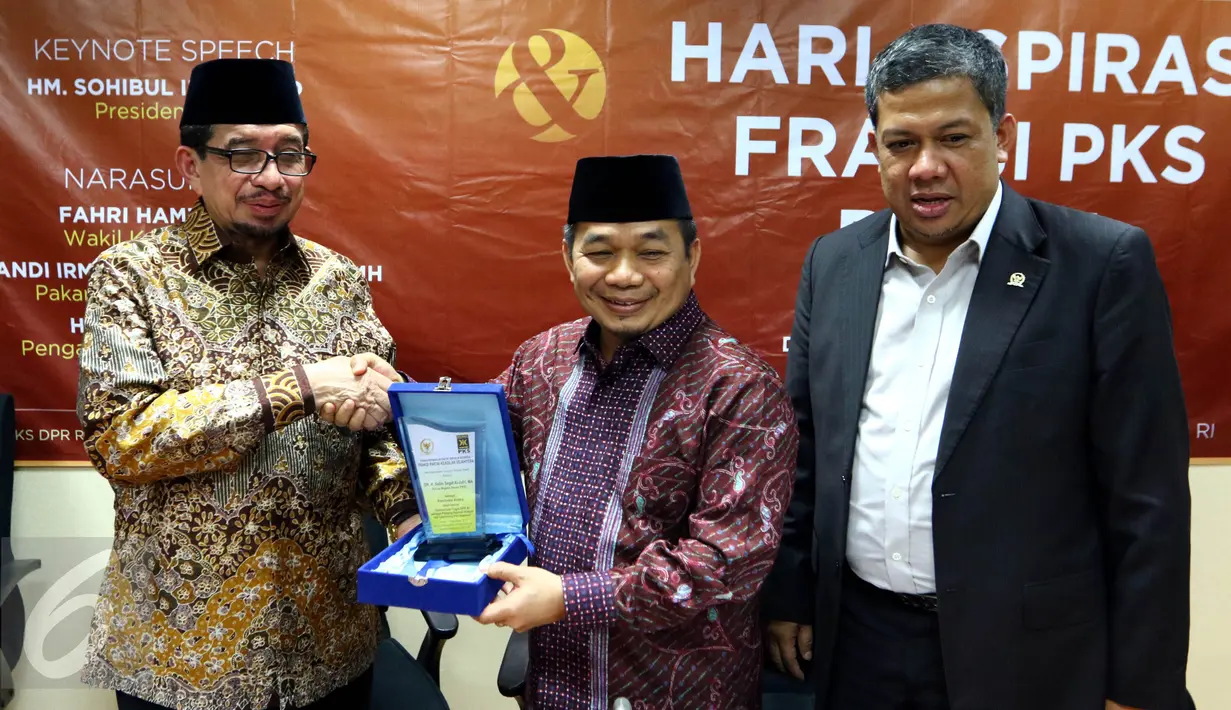 Salim Segaf Al-Jufri, Jazuli Juwaini dan Fahri Hamzah saat menghadiri Launching Hari Aspirasi F-PKS, Jakarta, Selasa (17/11/2015). Hari Aspirasi Rakyat ini dalam rangka menjalankan amanah wakil rakyat yang berasal dari PKS. (Liputan6.com/Johan Tallo)