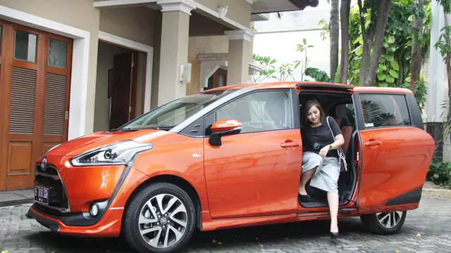 Hanifa Ambadar Menetapkan Hati Ke Toyota Sienta